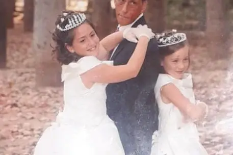 Marcello Cimino e le due figlie (foto Ansa)