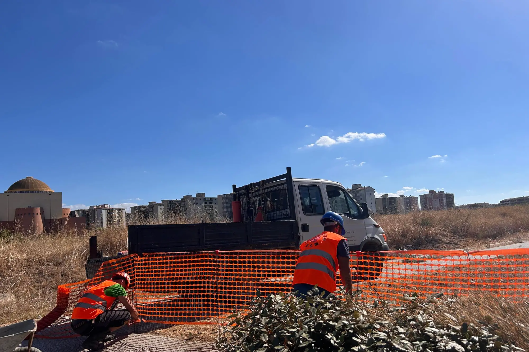 Bonifica in corso in via Cecoslovacchia