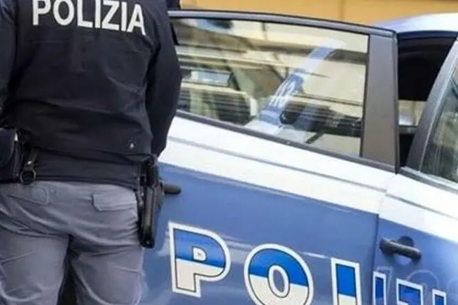 Polizia, immagine simbolo (foto Ansa)