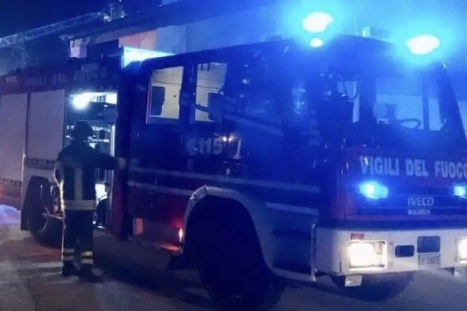 I vigili del fuoco di Oristano (foto Sanna)