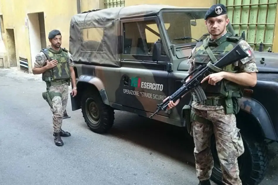 Militari impegnati nell'operazione Strade sicure (foto esercito)