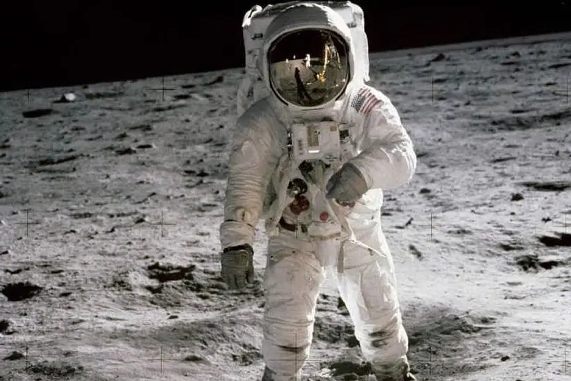 La storica passeggiata lunare di Aldrin (Ansa)
