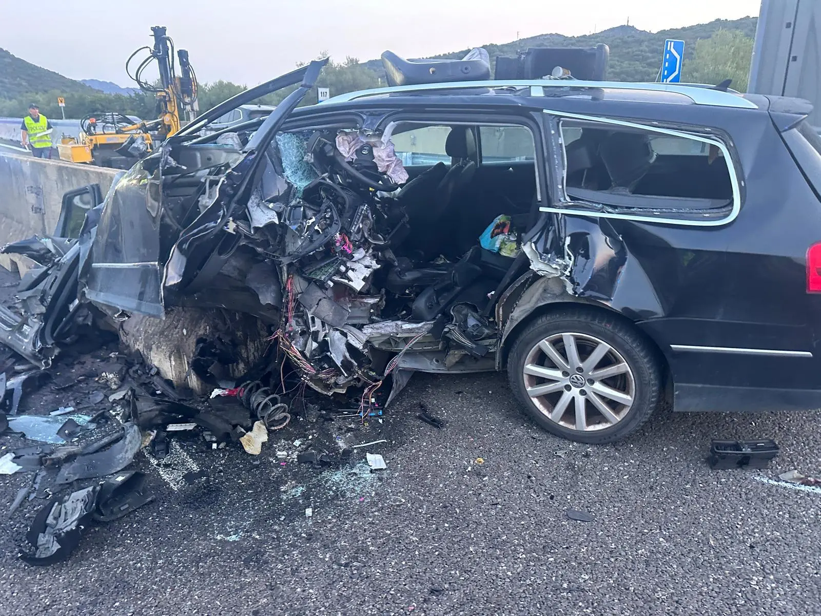 An evening with friends, an argument with his wife, and driving the wrong way: the tragic minutes before the crash in Budoni. L'auto sventrata dopo l'incidente di Budoni (foto Ledda)