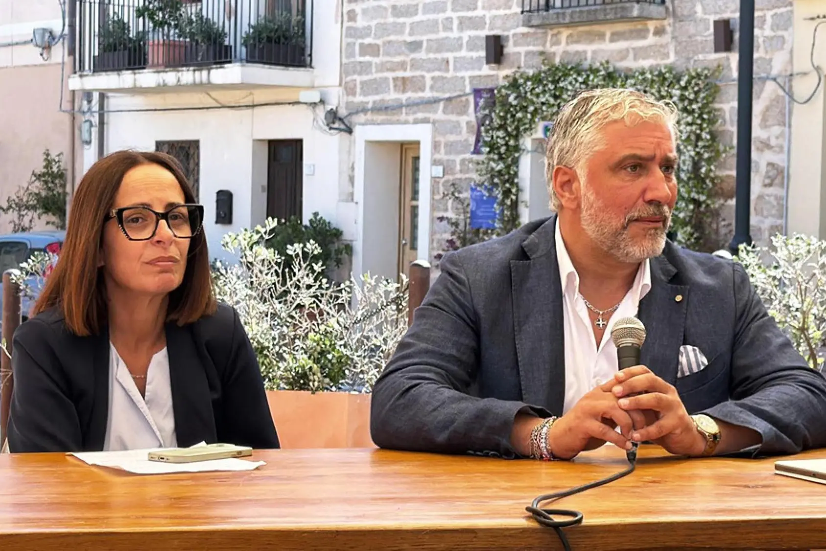 Rosa Maria Elvo con il suo legale Francesco Furnari (Ansa)