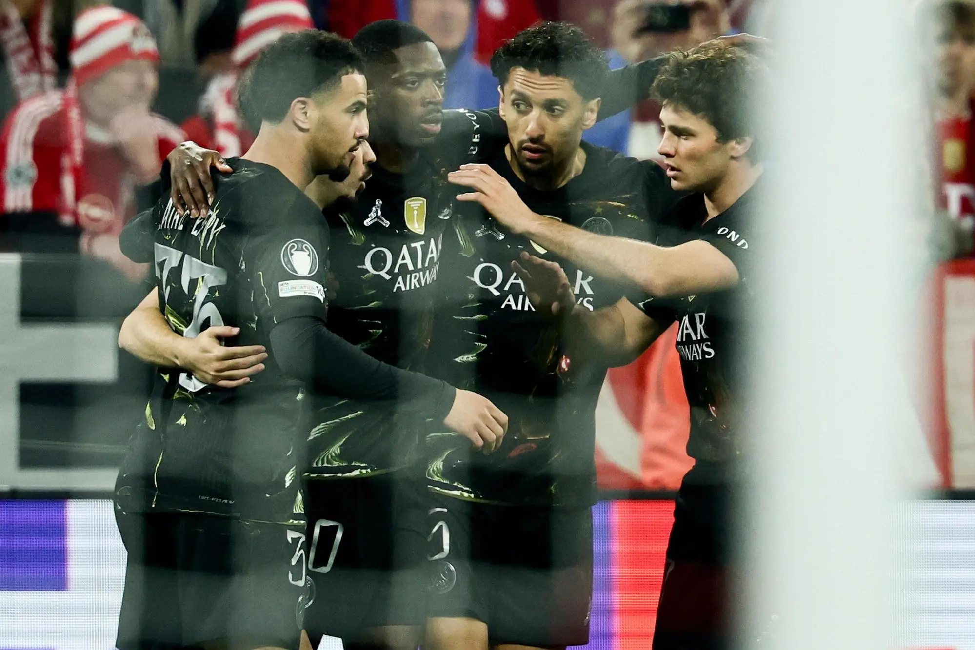 epa12937007 Ousmane Dembele (2-L) of PSG celebrates with his teammates after scoring the 0-1 goal during the UEFA Champions League semi-final, second leg soccer match between Bayern Munich and Paris Saint-German, in Munich, Germany, 06 May 2026. EPA/RONALD WITTEK