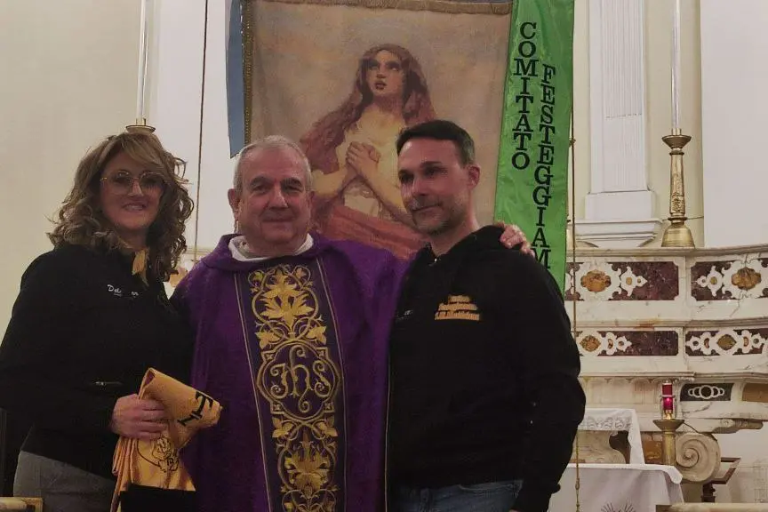 La Maddalena, il parroco con i presidenti dei due comitati