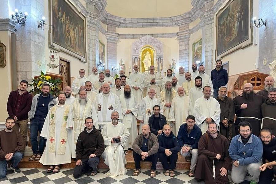 I frati di tutta la Sardegna riuniti a Laconi per i 70 anni di Sant'Ignazio (c. ra.)