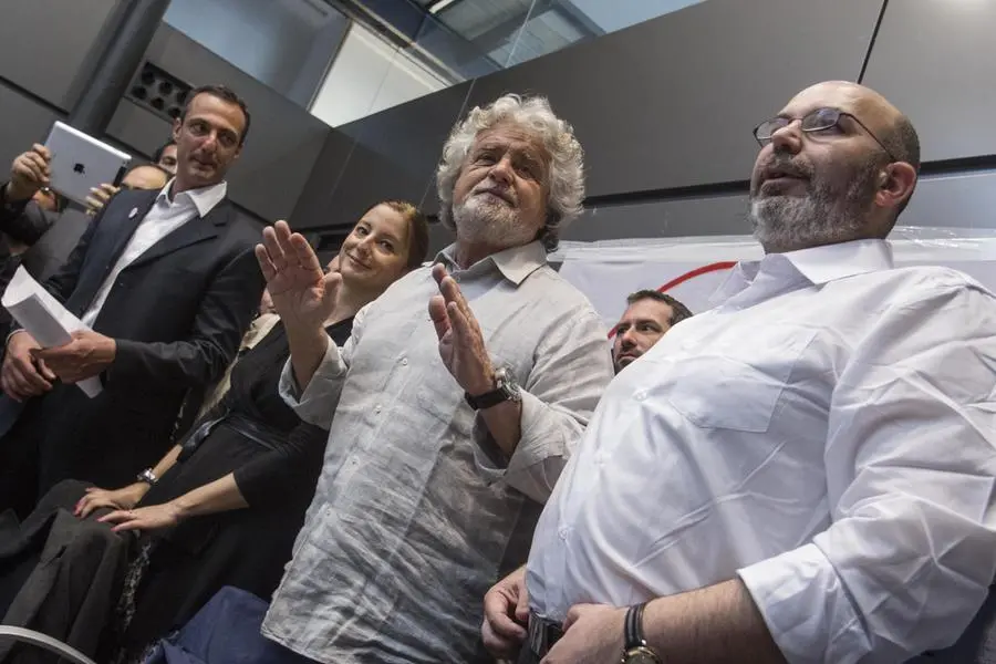 Beppe Grillo e Vito Crimi in una foto d'archivio (Ansa - Carconi)