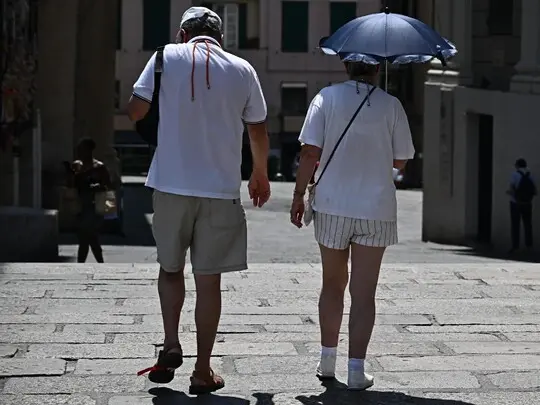 Caldo record, allarme anziani e fragili (foto Ansa)