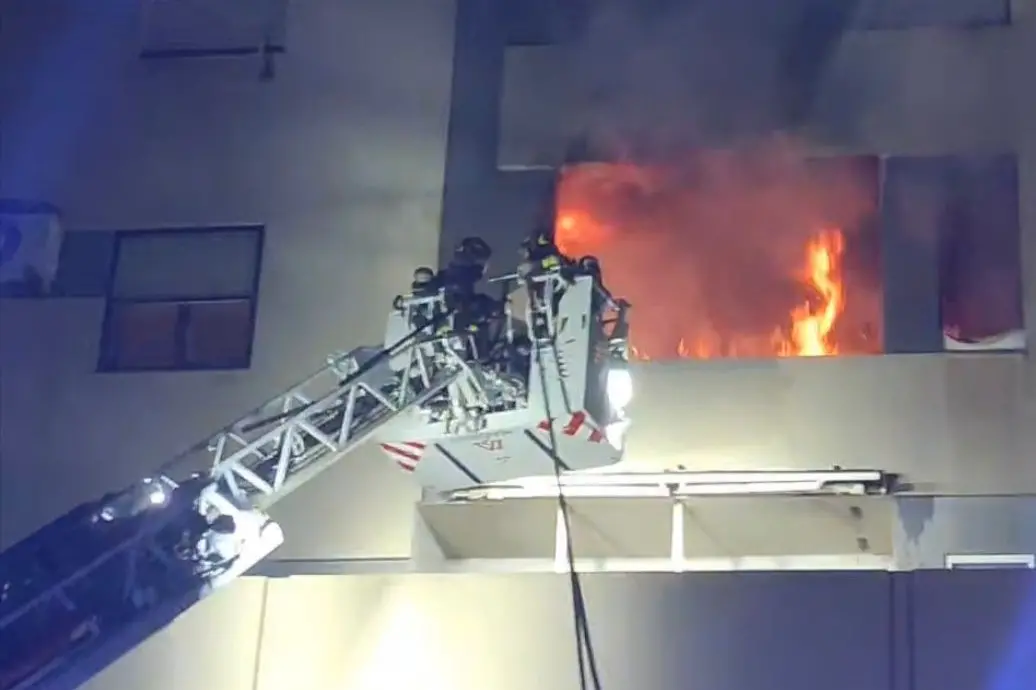L'incendio in una palazzina a Oristano