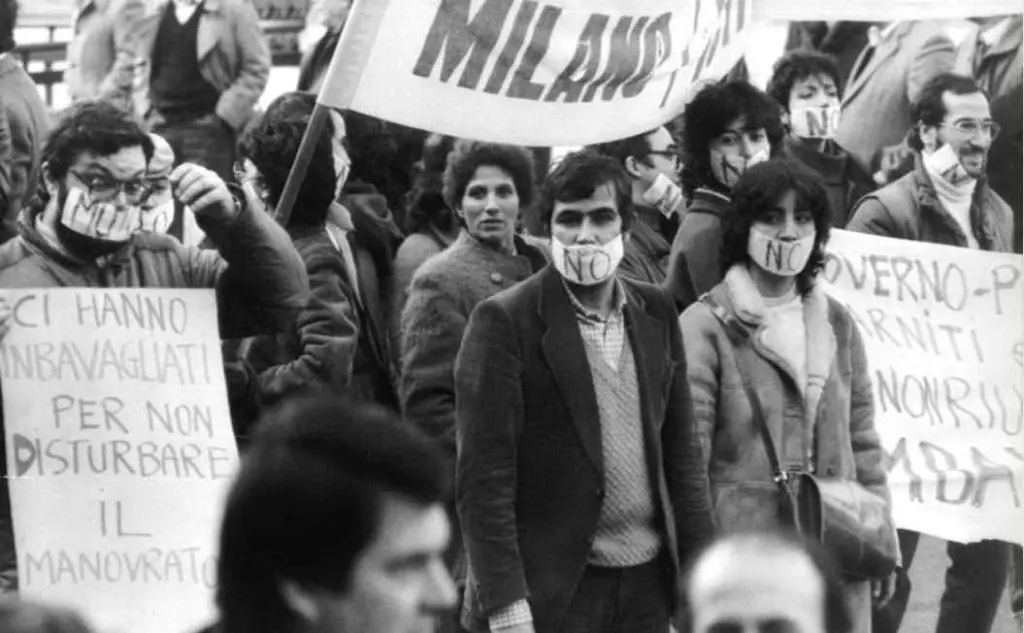 Studenti durante una manifestazione nel '68