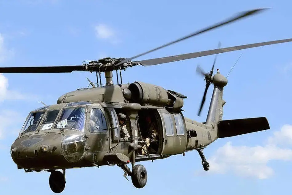 Un elicottero UH-60 Black Hawk (foto wikimedia @UsArmy)