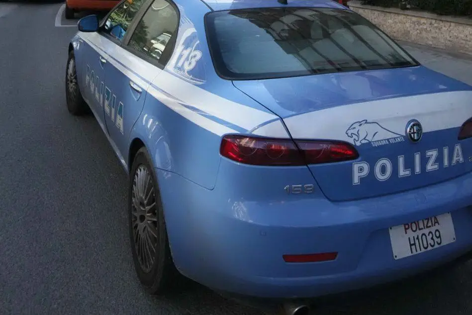 Un'auto della polizia
