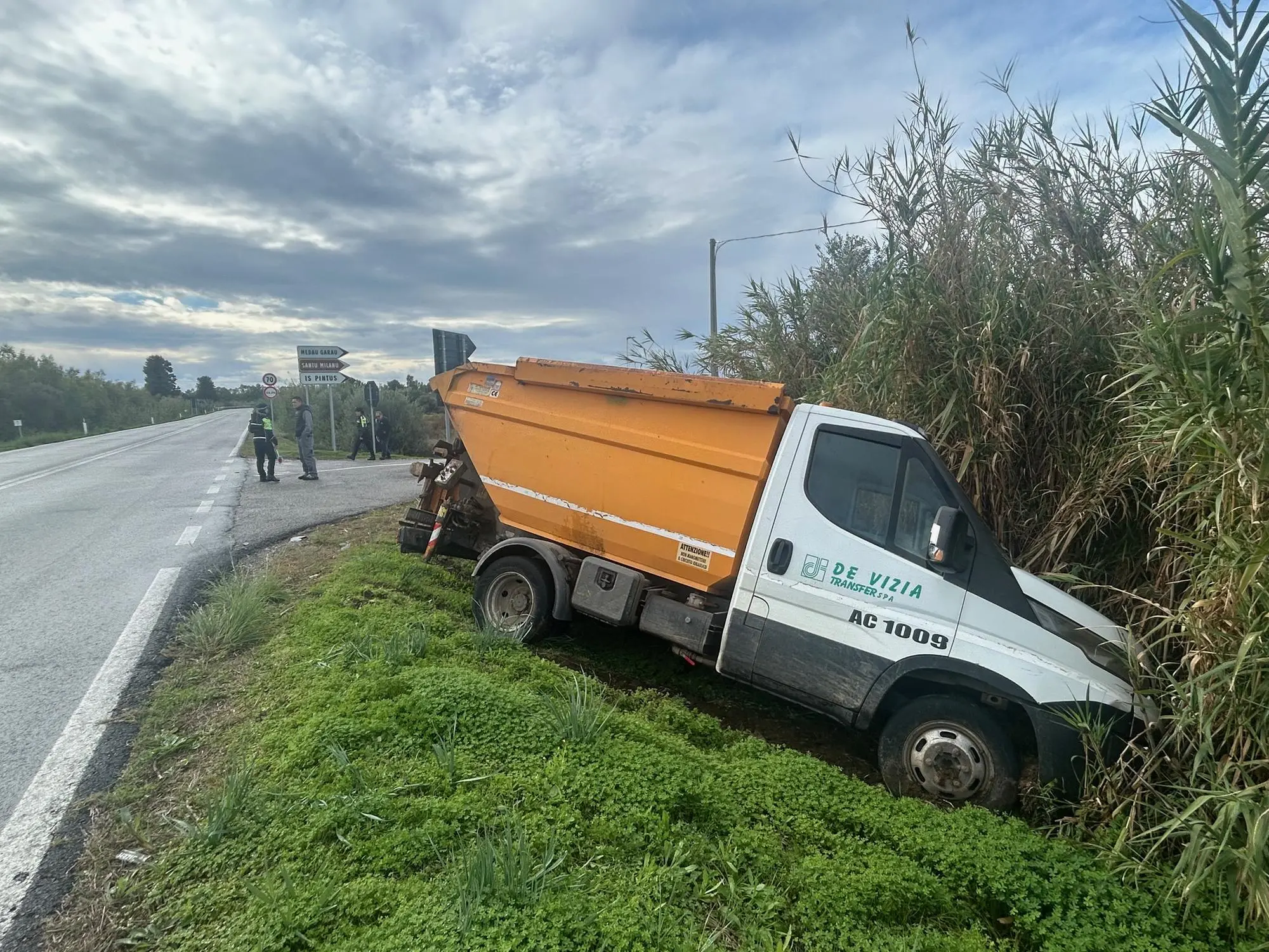 I mezzi coinvolti nel sinistro (Foto Fabio Murru)