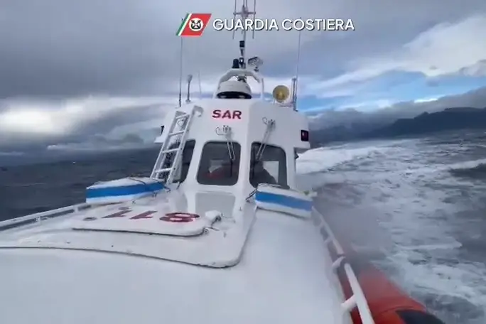 La motovedetta della Guardia Costiera
