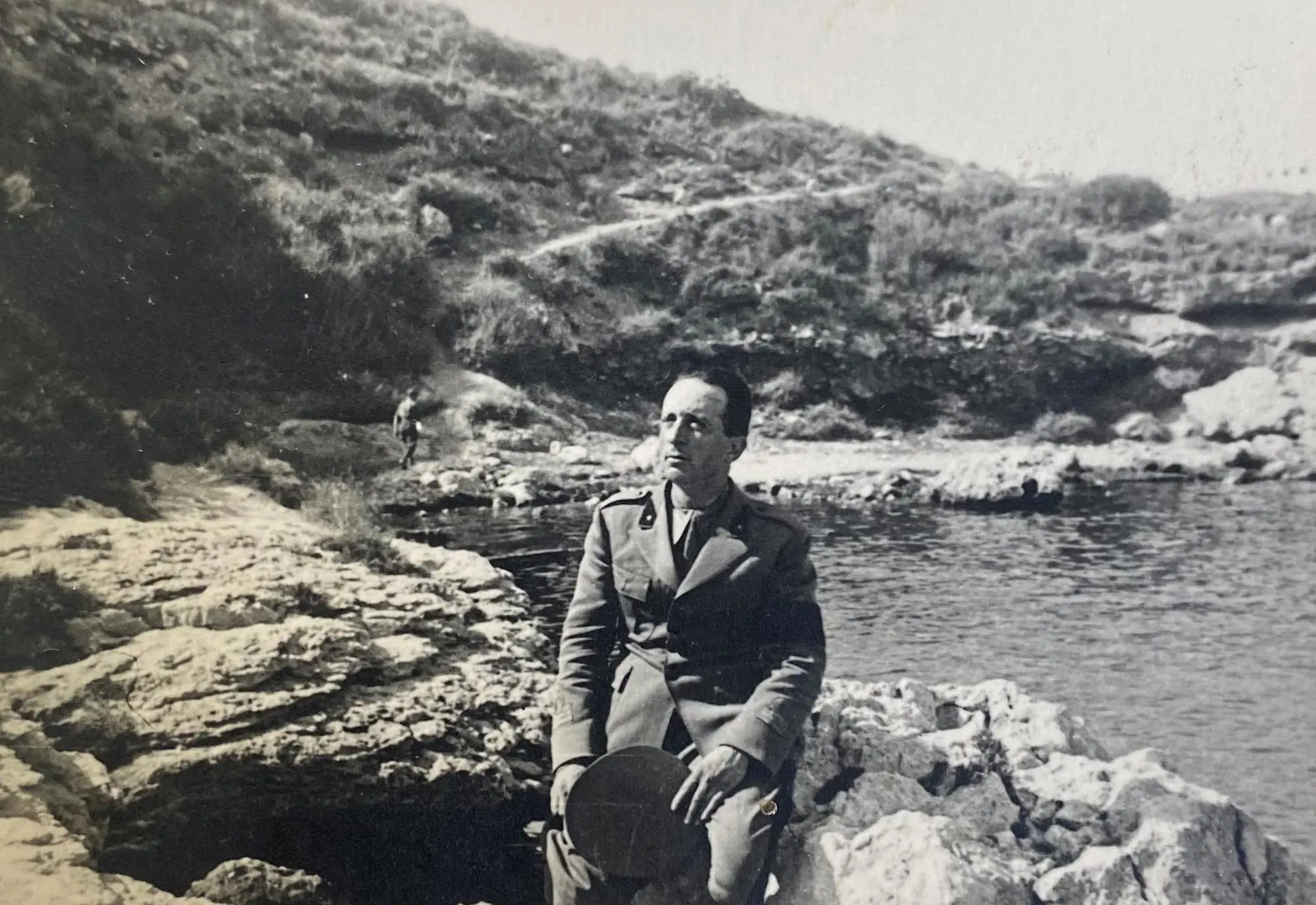 Franco Farina in Sardegna, in un altro scatto del 1941 (foto concessa)