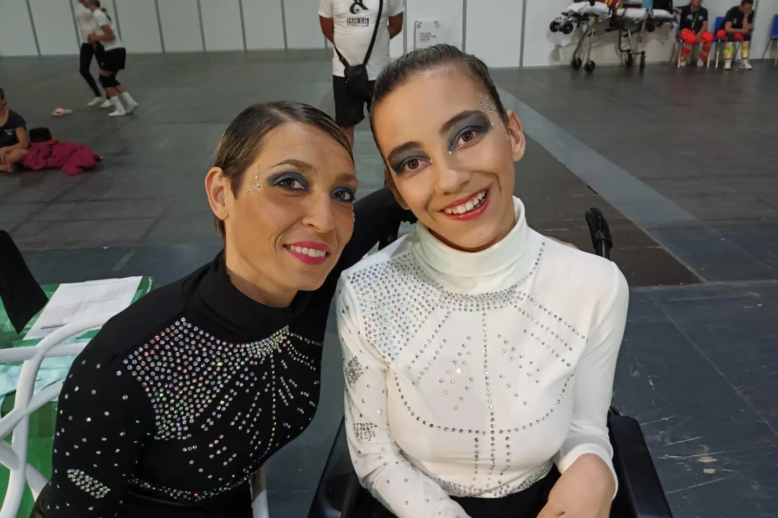 L'insegnante Mara assieme all'atleta Marta (Foto concessa)