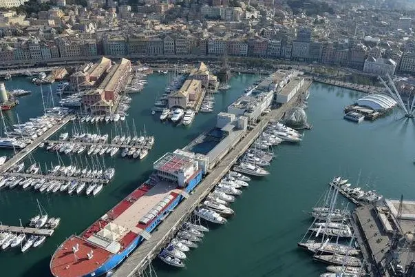 Il porto di Genova (Ansa)