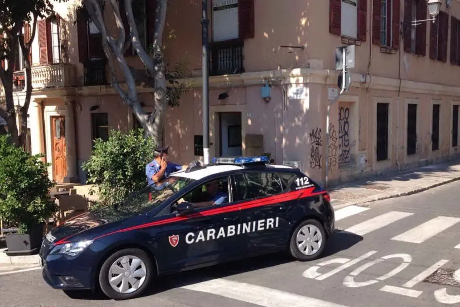 I carabinieri davanti al ristorante Dal Corsaro