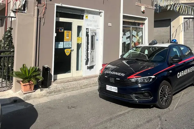 Il distributore forzato (foto carabinieri)