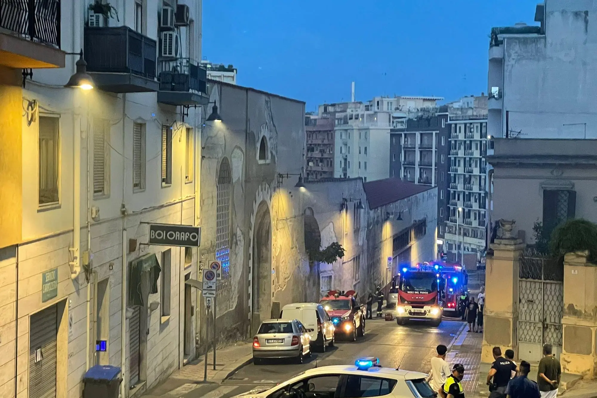 L'incendio in via San Rocco a Cagliari