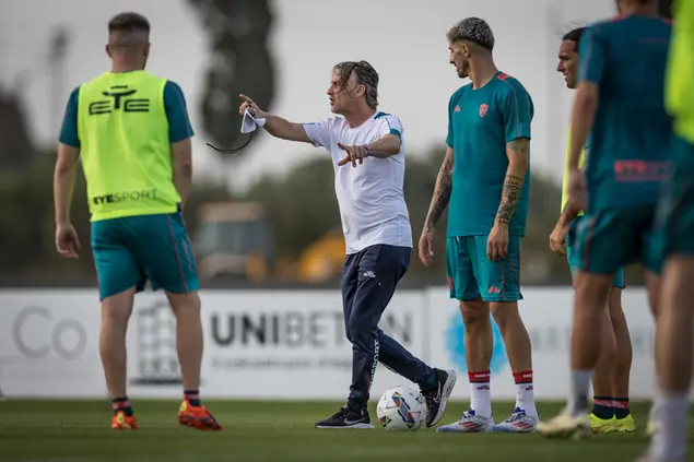 Davide Nicola, allenatore del Cagliari, in una seduta al Crai Sport Center (foto Valerio Spano)