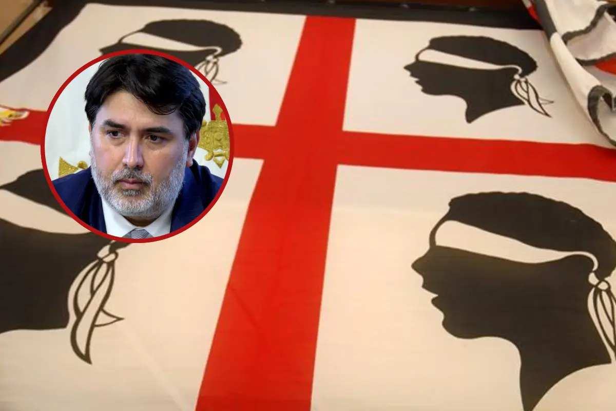 La bandiera del Psd'Az e, nel tondo, Christian Solinas