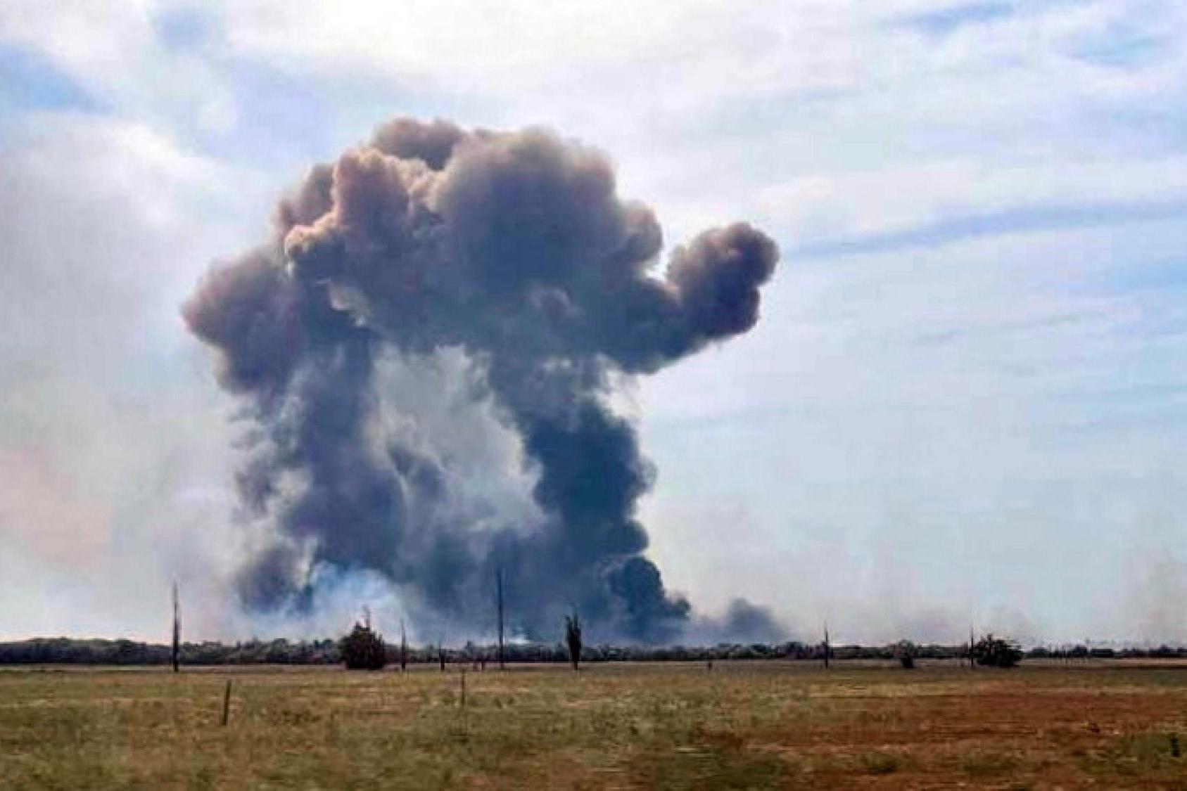 Ukraine, explosions at a Russian air base in Crimea