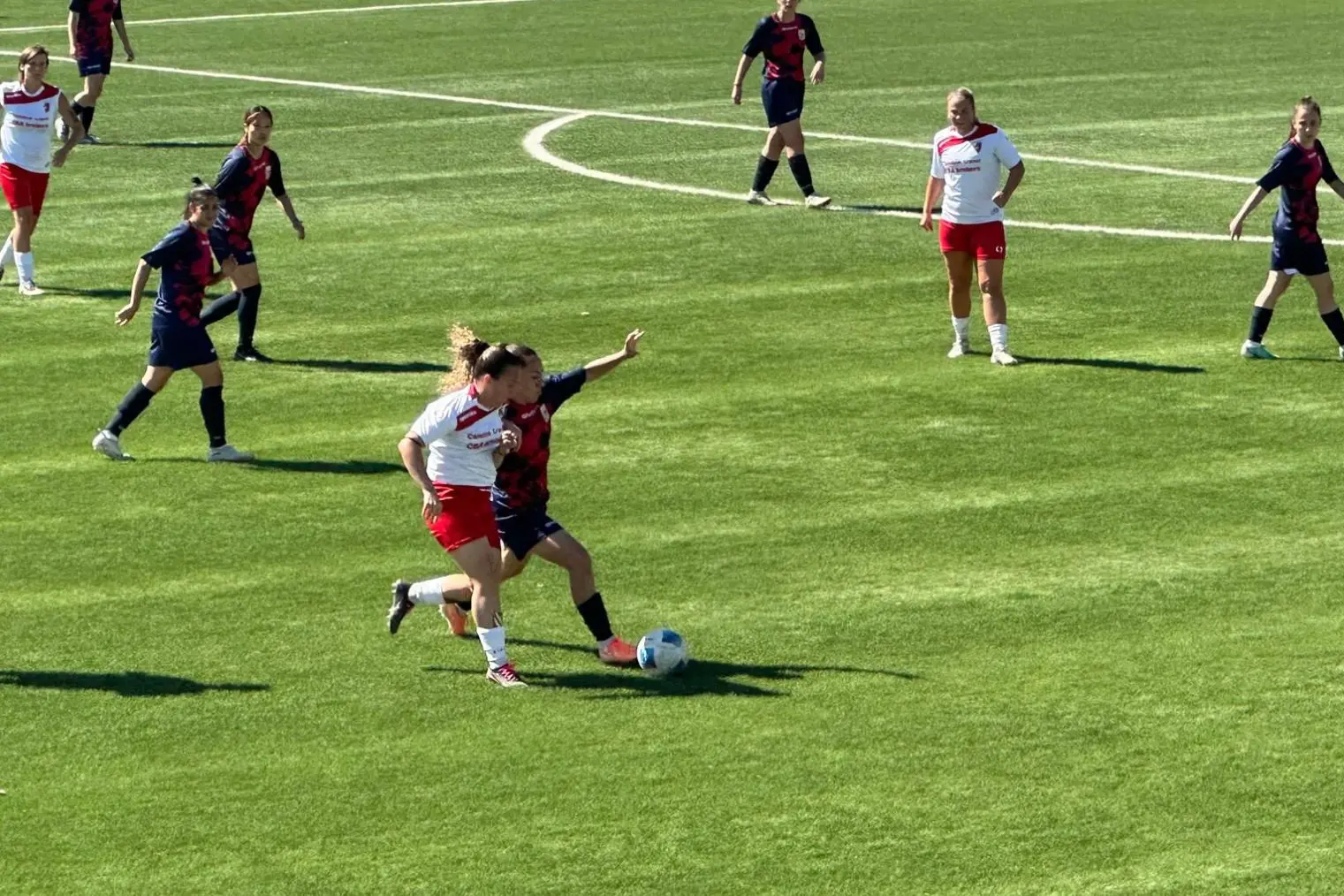 Un'azione del derby (foto ufficio stampa)