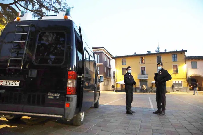 The Carabinieri carry out checks in Castrezzato, near Brescia, which is a red zone because of the increase in the number of people infected by Covid-19, 17 febbraio 2021. ANSA / Filippo Venezia