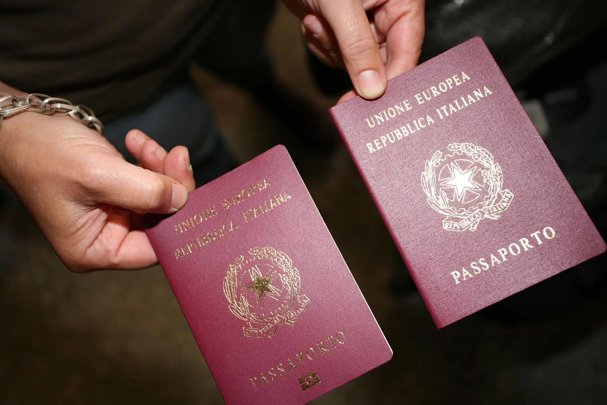 Passaporti (archivio L'Unione Sarda)