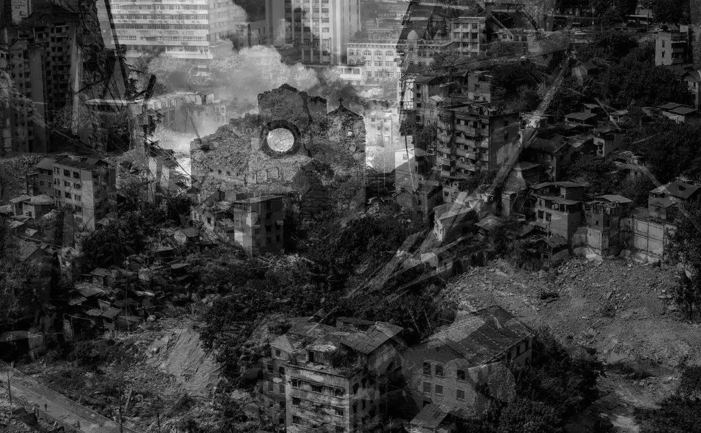 Gli effetti dei terremoti nella mostra fotografica &quot;Sequenza sismica&quot;. Su esplicita richiesta del fotografo Tomoko Kikuchi questa immagine non ha didascalia