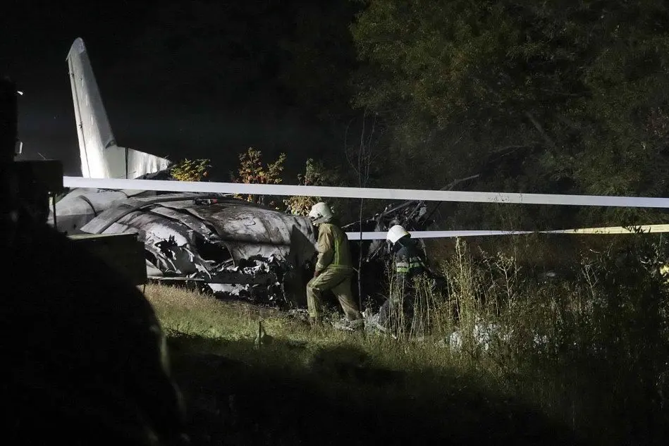 L'Antonov-26 dopo l'incidente (Ansa)
