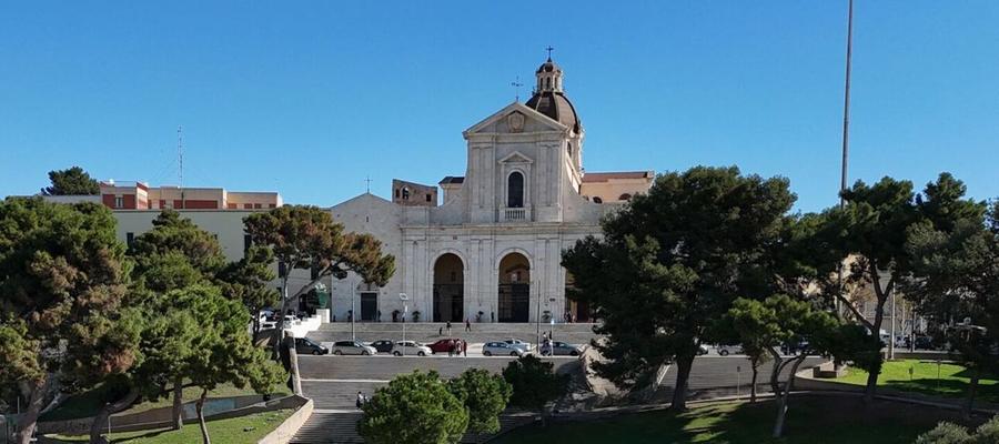 Oggi il Giubileo dei migranti e dei missionari: prima il pellegrinaggio, poi la messa con Baturi