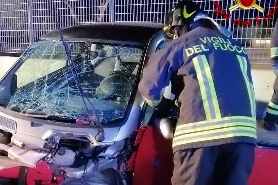Collisione frontale a Capoterra: conducenti feriti