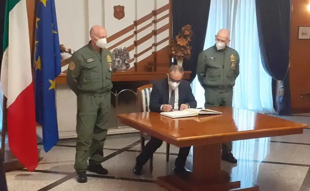Il generale Vecciarelli, il sottosegretario Calvisi e il generale Rosso (foto ufficio stampa)