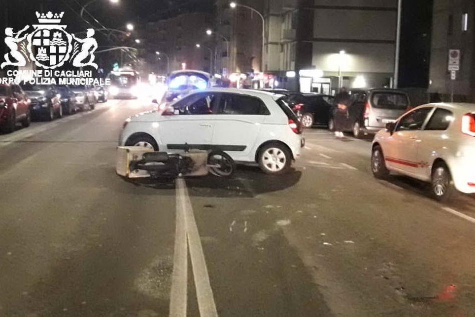 Auto contro scooter a Cagliari, 52enne al pronto soccorso