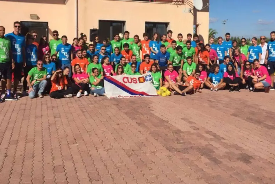 I giocatori della Dinamo con gli studenti dell'Università di Sassari