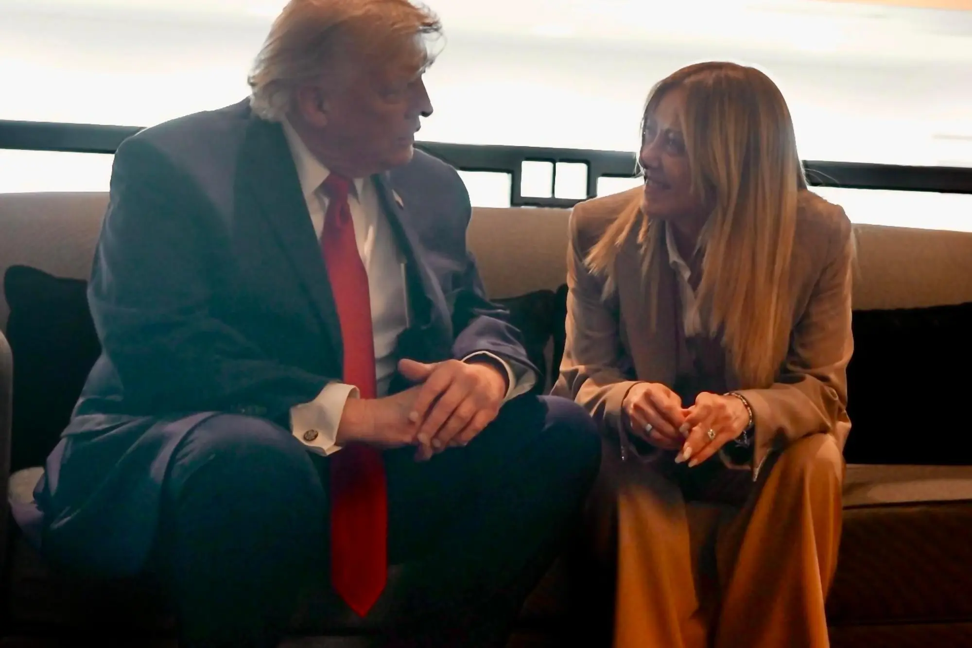 La presidente del Consiglio Giorgia Meloni e il presidente degli Stati Uniti Donald Trump al G7 di Evian (Palazzo Chigi)