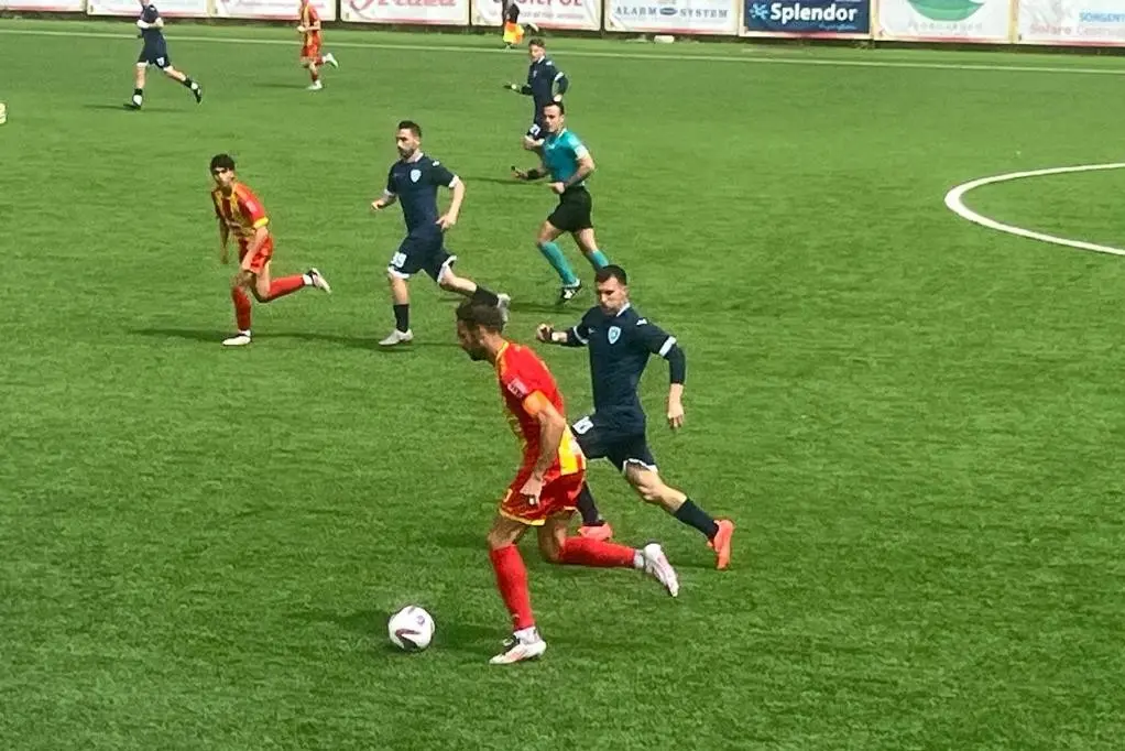 De Grazia in azione nel derby fra Olbia e Atletico Uri (foto Ilenia Giagnoni)