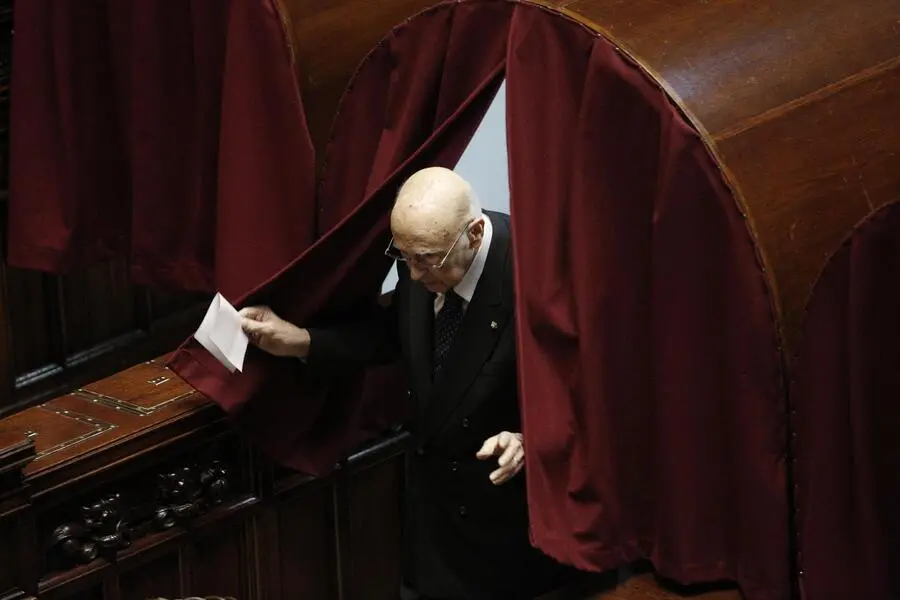 Giorgio Napoliano vota alla Camera in seduta comune durante la terza votazione per l'elezione del Presidente della Repubblica, Roma, 30 Gennaio 2015.