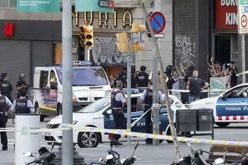 Attentato a Barcellona, rientrate a Roma le due vittime italiane