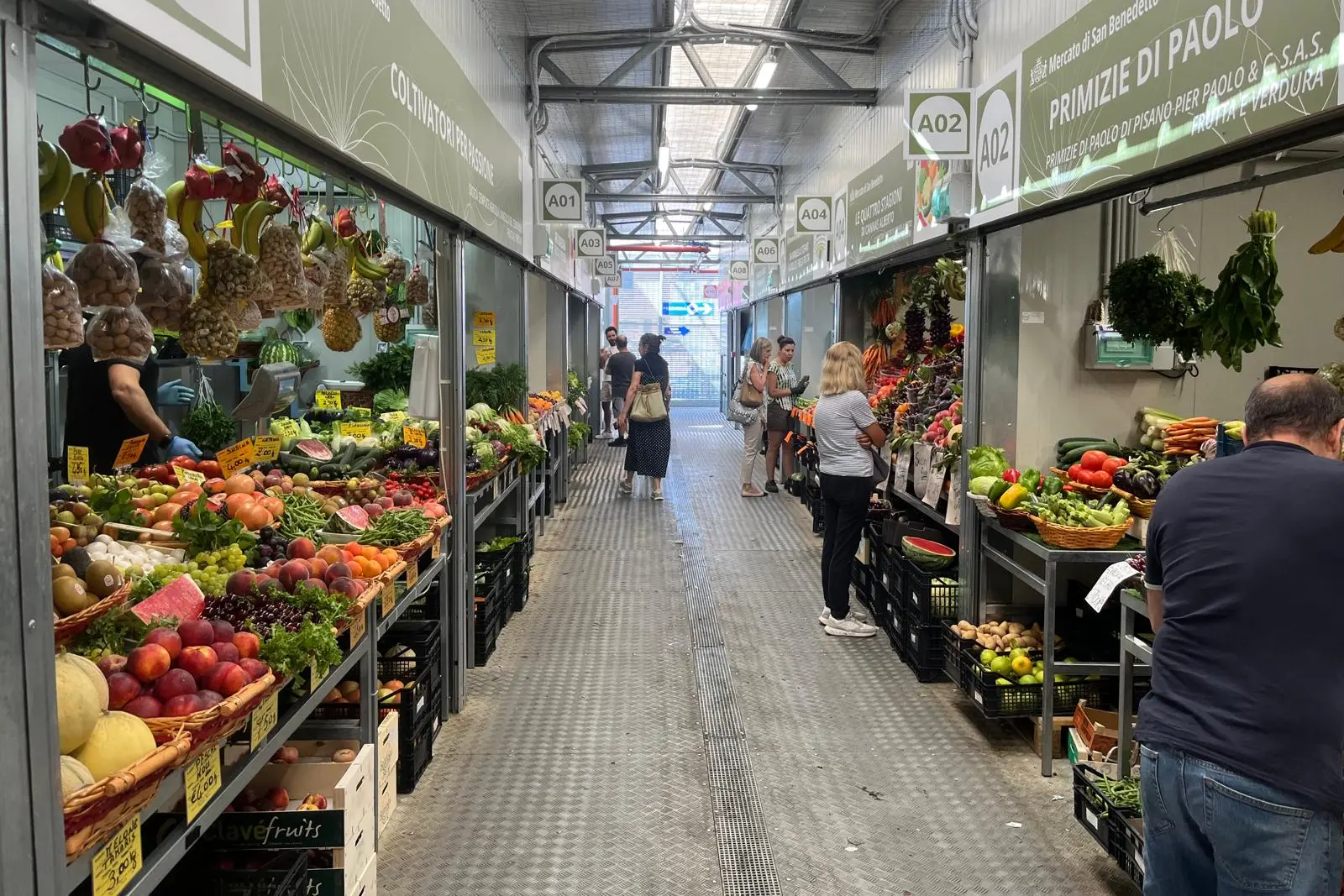 Il mercato provvisorio di piazza Nazzari