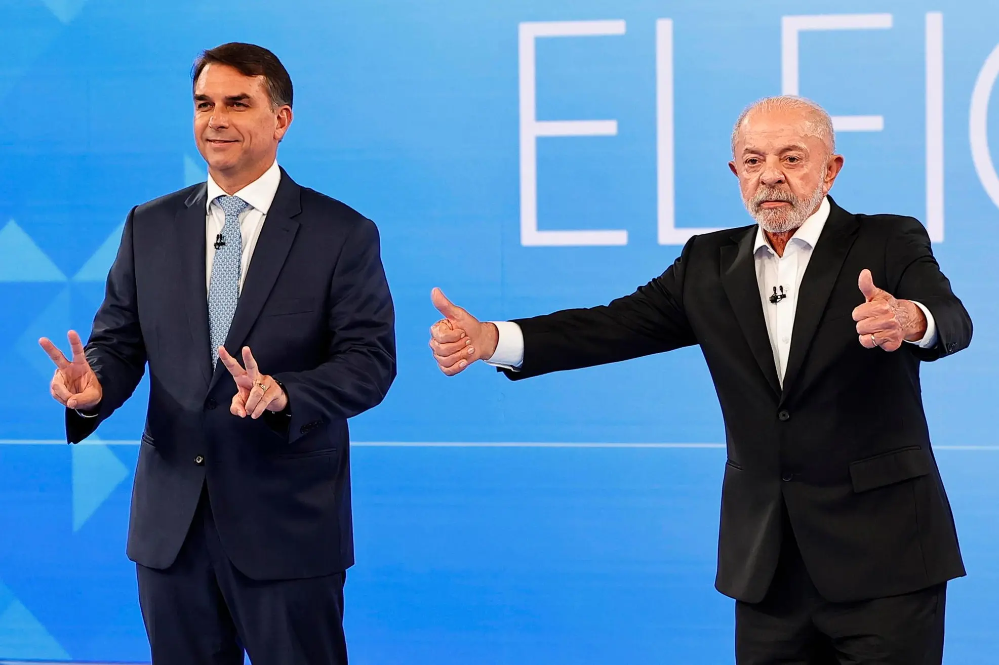 Flavio Bolsonaro e Luiz Inacio Lula da Silva (a destra)