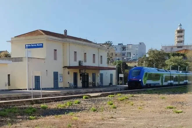 La stazione marittima di Porto Torres (foto Pala)