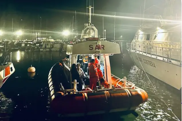Il soccorso della Guardia Costiera (foto concessa)