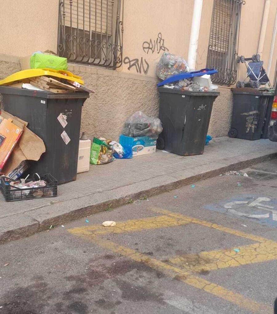 Rifiuti in strada: esposto dei residenti di via Pasubio