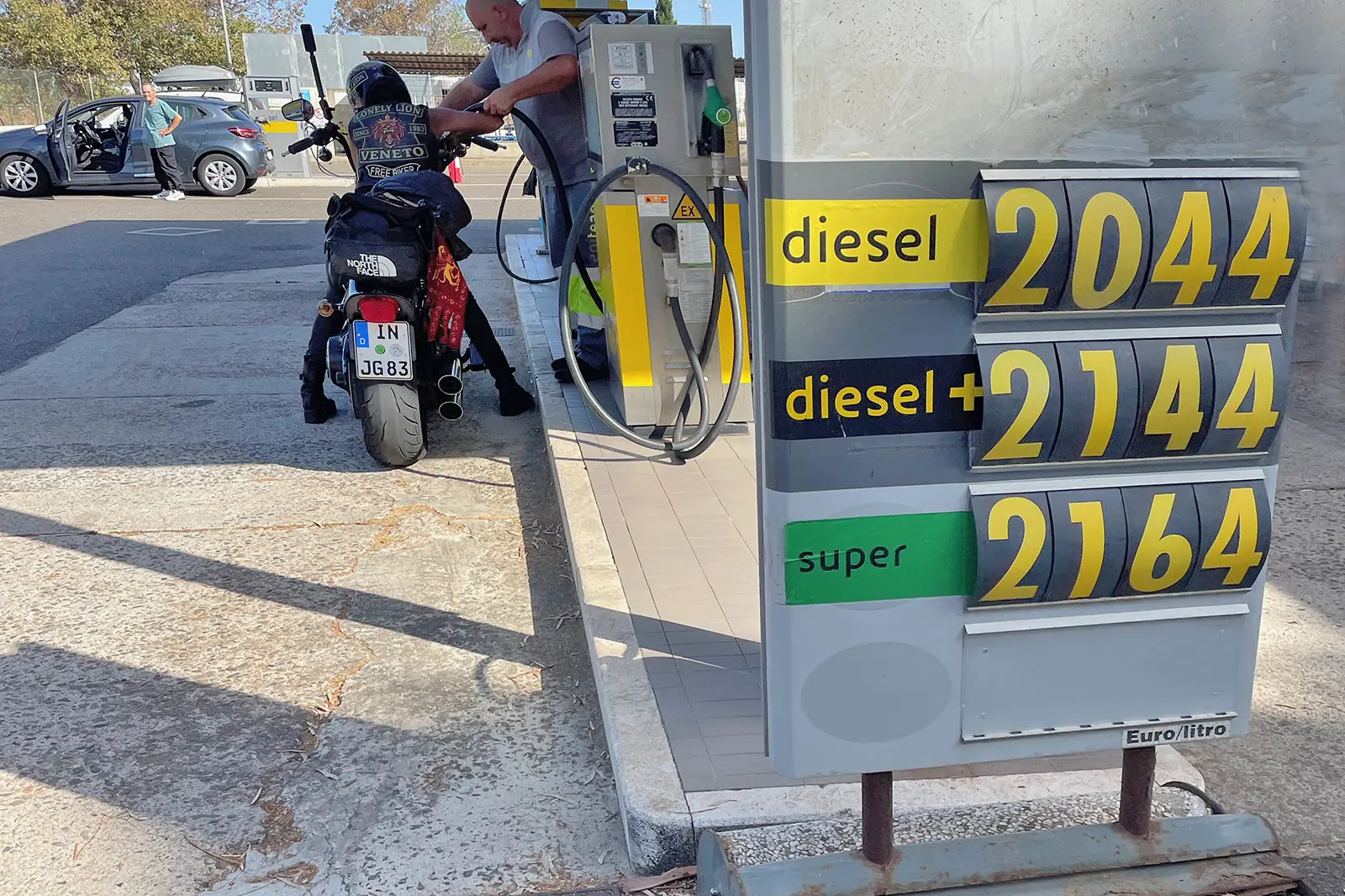 Cagliari 17 agosto 2023 - Prezzi alle stelle per benzina e diesel -viale Salvatore Ferara - Stefano Anedda Endrich