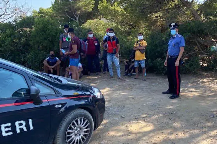 Un rintraccio di migranti da parte dei Carabinieri (L'Unione Sarda - Scano)