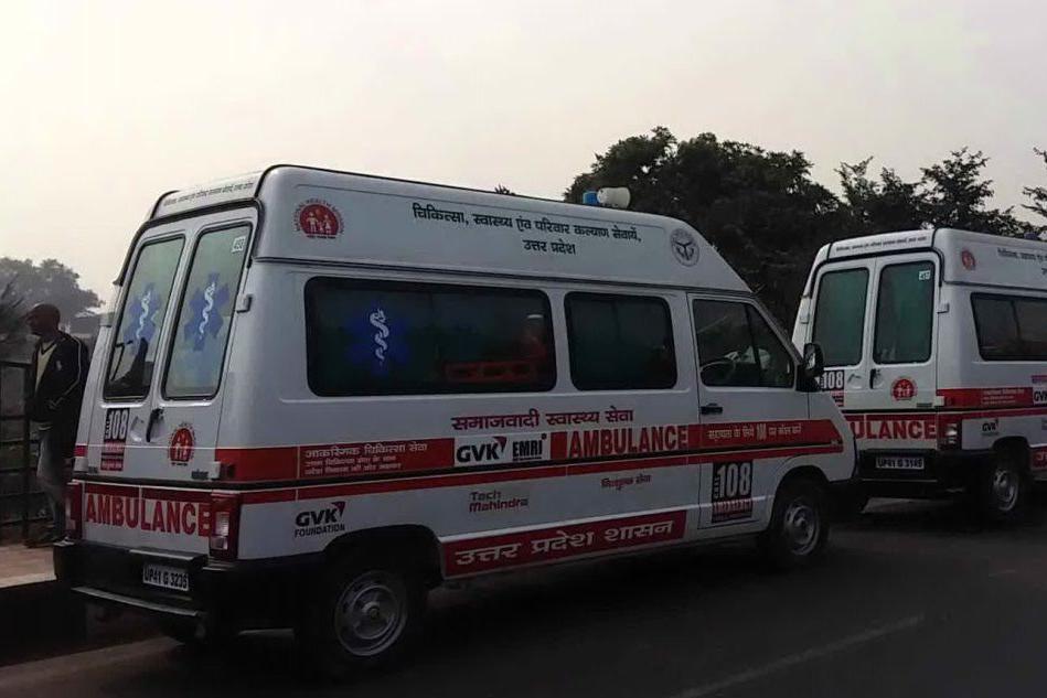 India, camion travolge i passeggeri che erano scesi per spingere il pullman